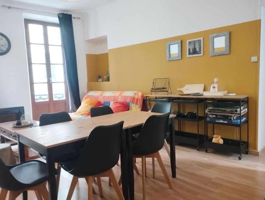 Appartement En Plein Centre. Carpentras Exterior foto